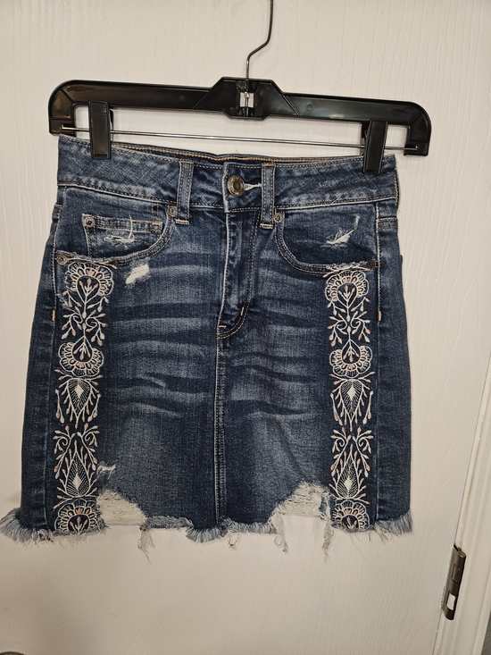 American Eagle Outfitters Dresses & Skirts - American Eagle Outfitters Dark Blue Denim Mini Skirt with Light Pink Embroidery
